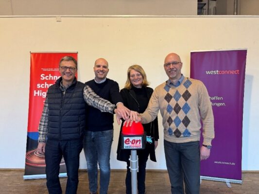 Erste Kundinnen und Kunden in Windeck am Glasfaser